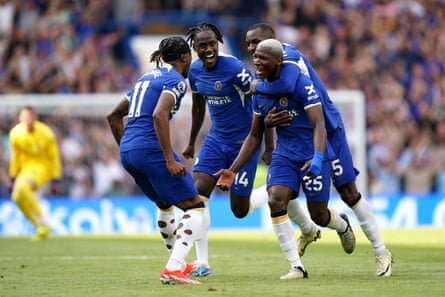 Moisés Caicedo celebrates with teammates after opening the scoring