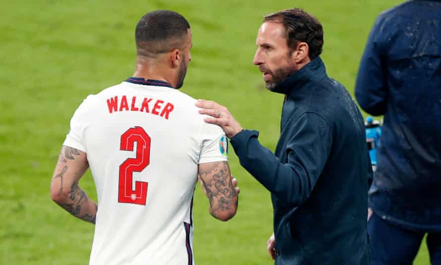 Kyle Walker will be vital to England’s World Cup campaign, hints Southgate | England 2 Gareth Southgate speaks to Kyle Walker during the Euro 2020 final between England and Italy