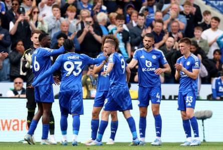 Jamie Vardy (centre) is given a guard of honour by his Leicester teammates as he is substituted.
