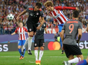 Atlético’s Antoine Griezmann beats Bayern’s Javi Martinez to the header.