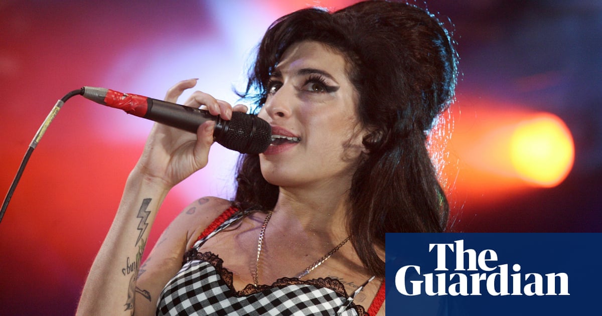 Amy Winehouse family signs deal to make biopic