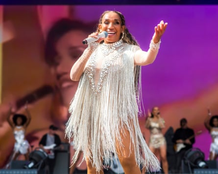 Kathy Sledge on stage.