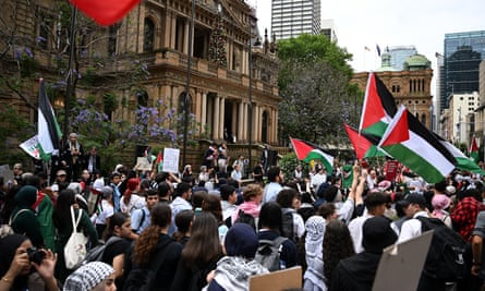 Hundreds of students protesting outside Sydney Town Hall in support of Palestine