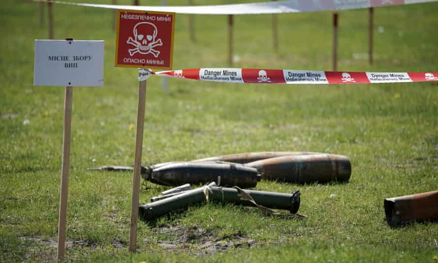 Russia-Ukraine war: experts warn of ‘serious and imminent’ risk of Ukraine genocide – live 5 Ukrainian bomb disposal experts and de-mining teams clear a lake and field of unexploded munitions and mines in Horenka suburb in Kyiv, Ukraine.