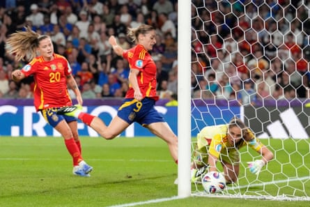 Esther González scores a late third goal for Spain