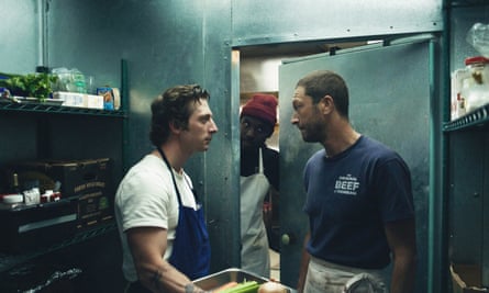 Jeremy Allen White, Lionel Boyce et Ebon Moss-Bachrach dans The Bear.