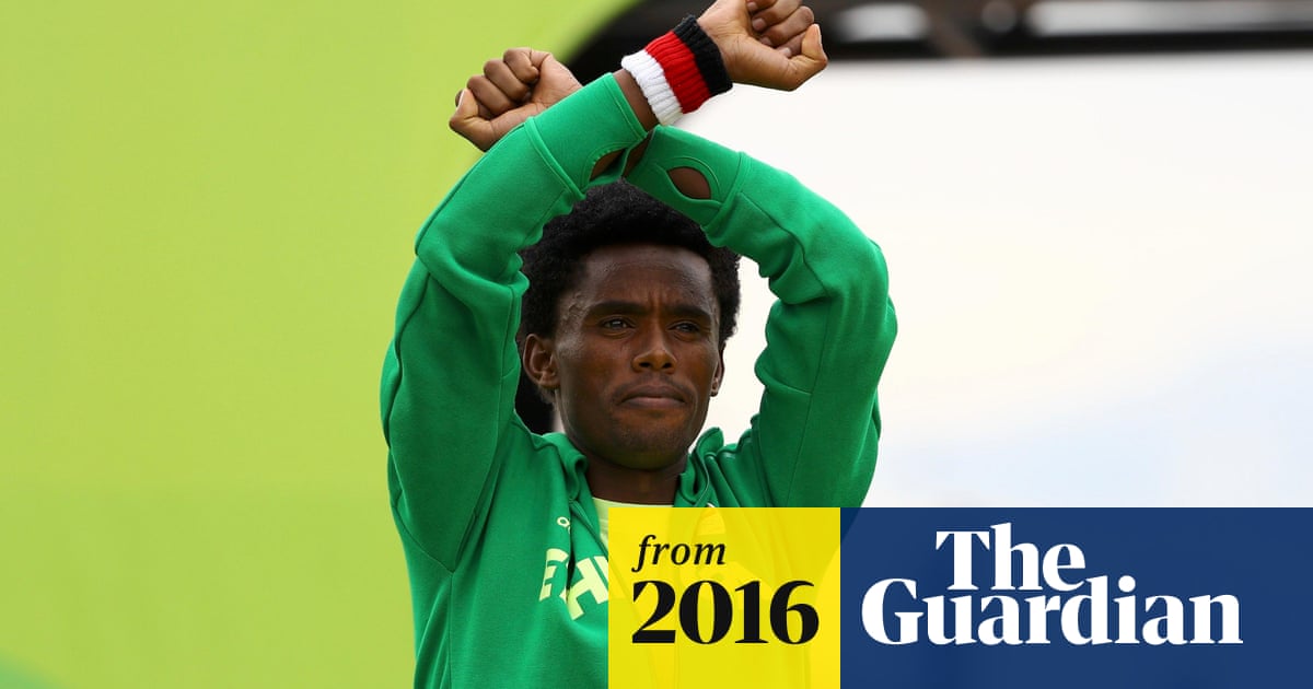 Medallist Feyisa Lilesa fails to return to Ethiopia after Olympics protest
