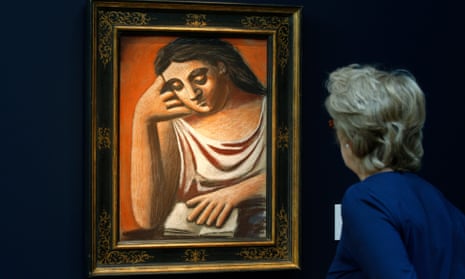 A visitor looks at La Liseuse by Pablo Picasso