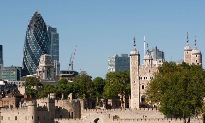The Tower of London with the Gherkin building in the background in the city of London, England.D5RF8B The Tower of London with the Gherkin building in the background in the city of London, England.