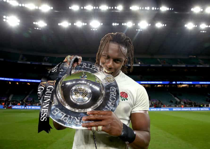 Itoje poses with the Triple Crown Trophy.