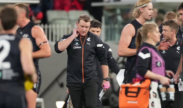 Michael Voss looks on as Carlton coach in 2023