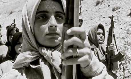 在两伊战争期间为伊朗人民圣战者组织(MEK)作战的妇女