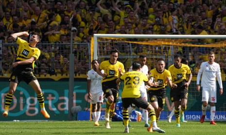 Borussia Dortmund 2-2 Mainz 05: Dortmund expect 'brutal few days' after  gifting Bayern Munich title - BBC Sport