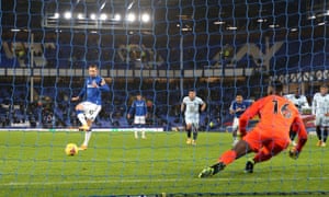 Gylfi Sigurdsson scores the only goal of the game from the penalty spot to give Everton a 1-0 victory over Chelsea at Goodison Park.