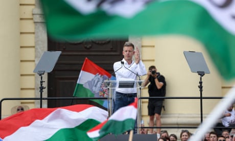 Hungary is tired of the ruling elite, challenger to Viktor Orbán tells rally in rural heartland