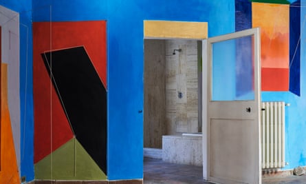 A colourful doorway in la Casa Dipinta, which means the painted house.