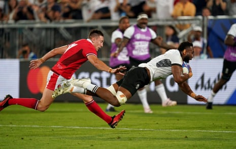Fiji's Lekima Tagitagivalu scores their second try.