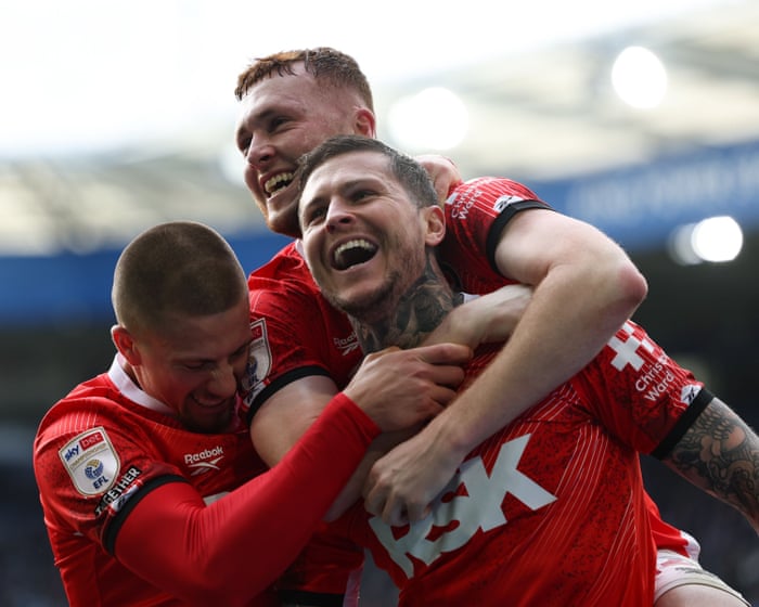 Championship roundup: Dykes strikes as Charlton pile the pain on managerless Leicester