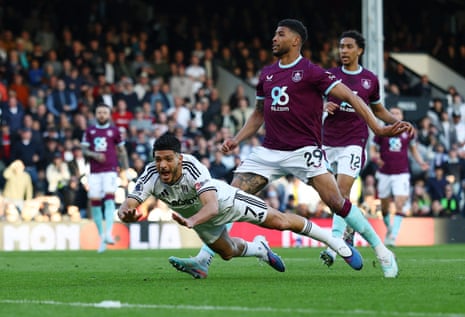 फ़ुलहम बनाम बर्नले, हार्ट्स बनाम डंडी और बहुत कुछ: सैटरडे फ़ुटबॉल क्लॉकवॉच – लाइव