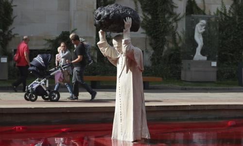 Jesus from Świebodzin uses the T-pose to assert his domination over Jesus from Rio, from whom he is 3 meters taller : r/dankmemes