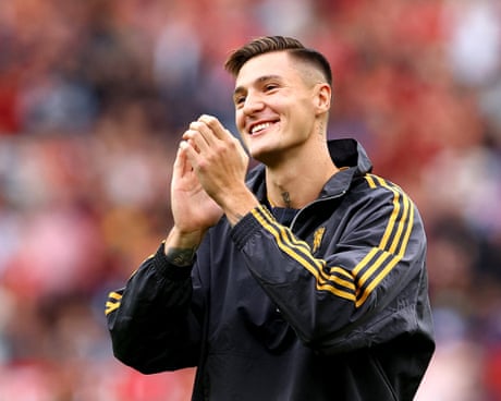 Benjamin Sesko applauds the crowd at Old Trafford