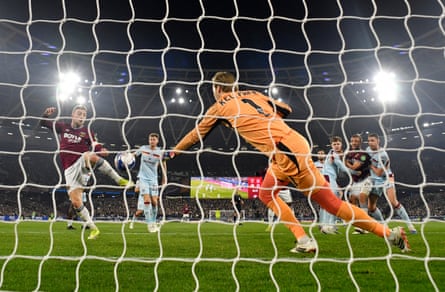 Jarrod Bowen opens the scoring for West Ham
