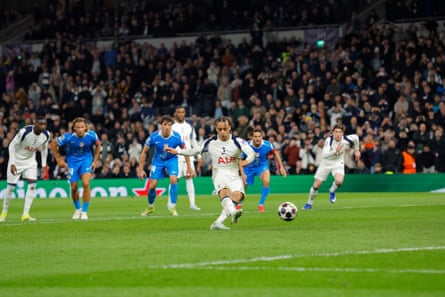 Xavi Simons scores Tottenham’s winning punishment against Atlético Madrid.