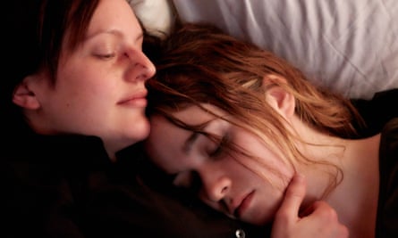 Elisabeth Moss and Alice Englert in Top of the Lake: China Girl.