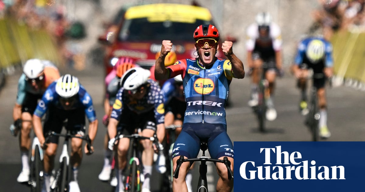 Cancer survivor Træen takes yellow jersey as Pedersen wins stage four amid 40-degree heat