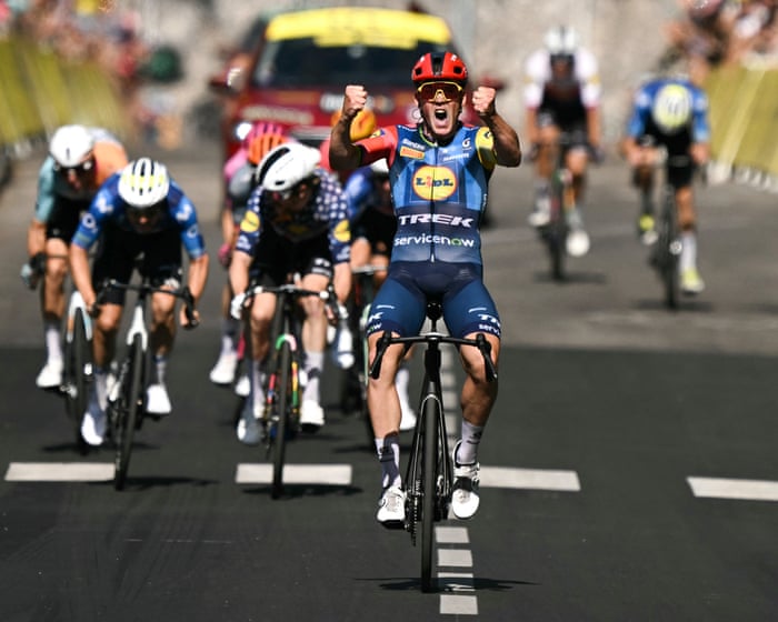 Cancer survivor Træen takes yellow jersey as Pedersen wins stage four amid 40-degree heat