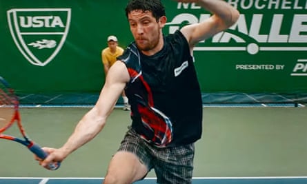Josh O’Connor playing tennis in Challengers.
