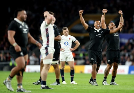 New Zealand players show their delight at winning at Twickenham