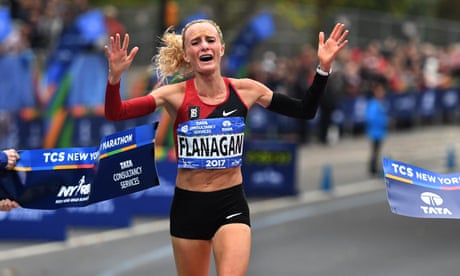 شالين فلانگان، كه در اينجا پيروزي خود در ماراتن شهر نيويورك 2017 را جشن ميگيرد، قرار است پس از بازنشستگي از دويدن حرفهاي، به مربيگري تمام وقت براي باشگاه بوورمن پيست روي آورد.