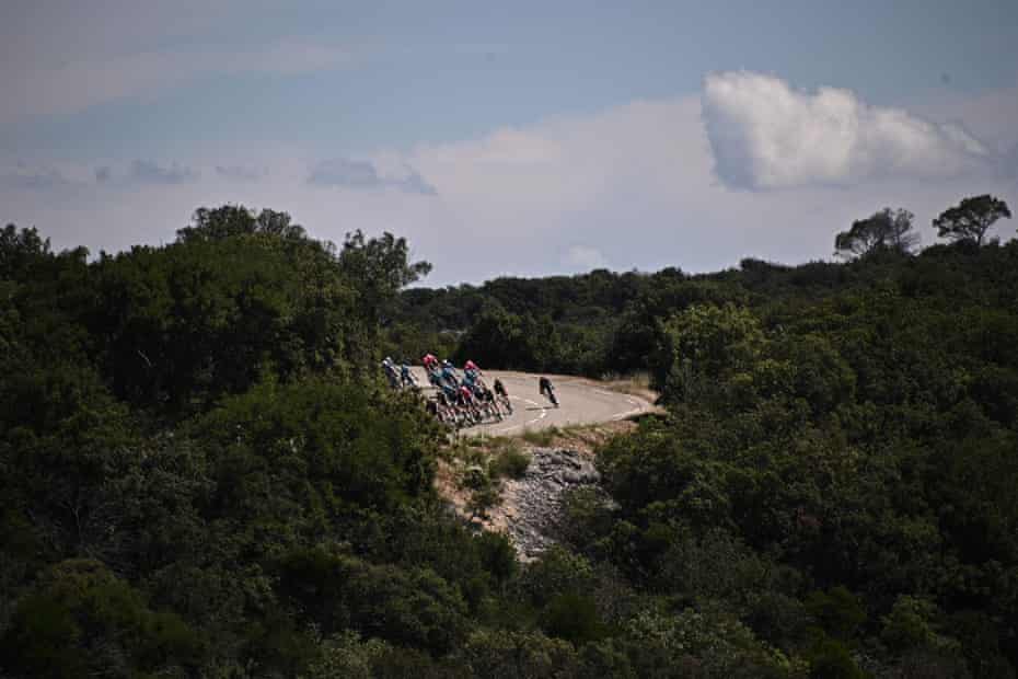 The horsemen head to Nimes.