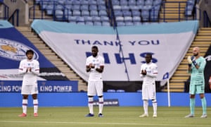 Chelsea players applaud