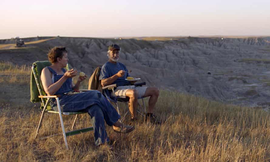 Frances McDormand and and David Strathairn in Nomadland.