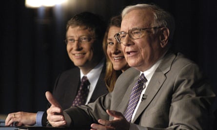 Bill (L) and his Melinda Gates (C) with Warren Buffett as the latter pledge of 10m shares of Berkshire Hathaway to the couple’s foundation.