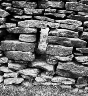 Too small a hole for a sheep? A wall at Bleak Knoll, Abney.