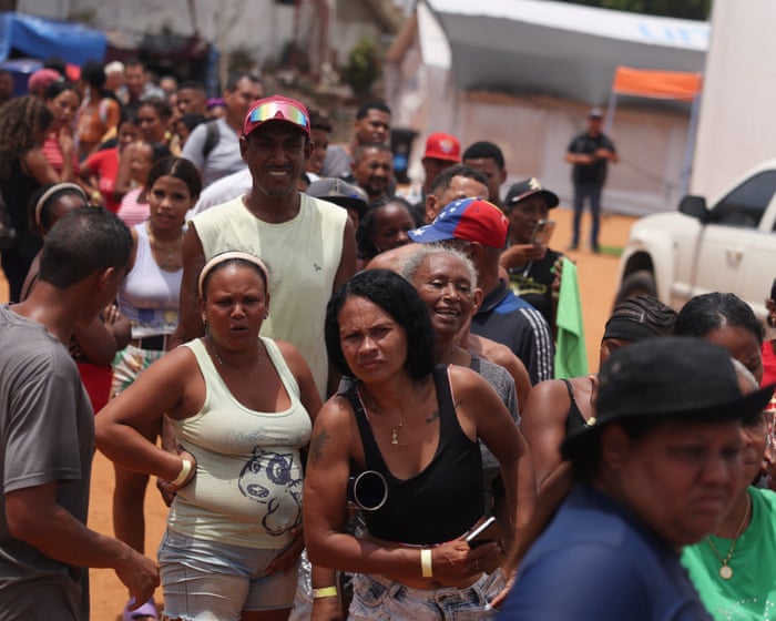 ‘God is punishing the politicians’: anger at earthquake response grows in Venezuela