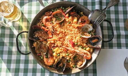 Seafood paella. 
