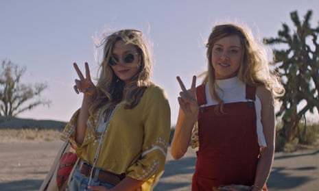 Ulasan Ingrid Goes West - satir media sosial yang merupakan karnaval narsisisme yang mengerikan namun menarik untuk ditonton | Film drama | The Guardian
