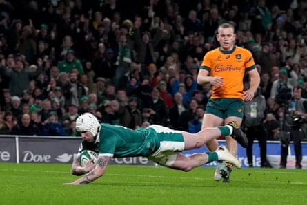 Mack Hansen scores a diving try in his black and white boots