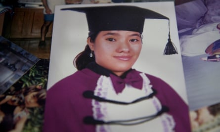 A photograph of Ana Carolina Cáceres at her graduation.