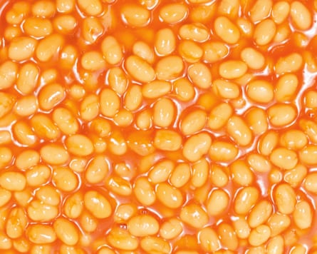 Baked beans in tomato sauce