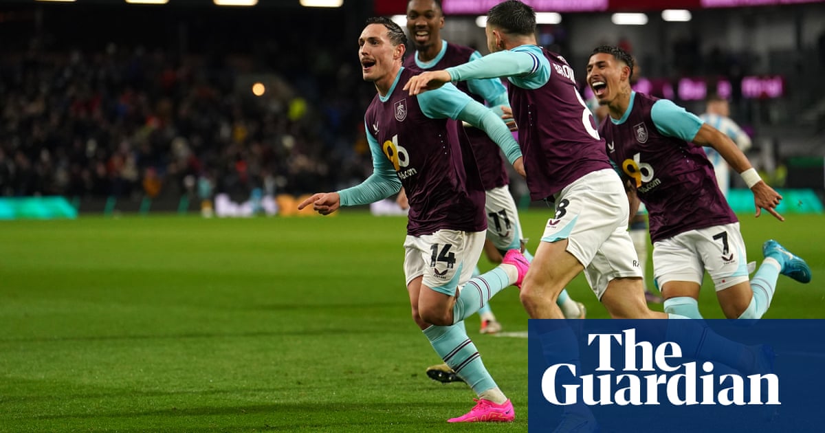 Roberts on target but Middlesbrough deny Burnley Championship top spot