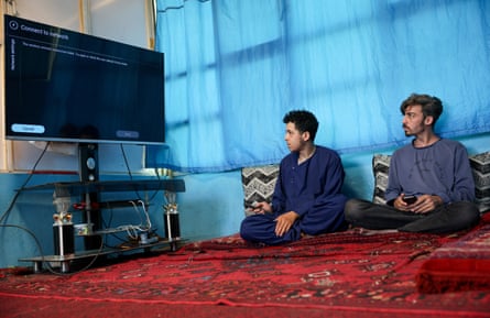 Men try to connect their smart TV to the internet.