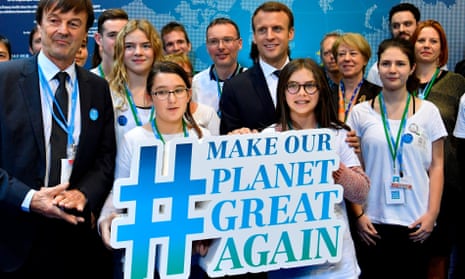 Emmanuel Macron, centre, at the Bonn global climate change talks