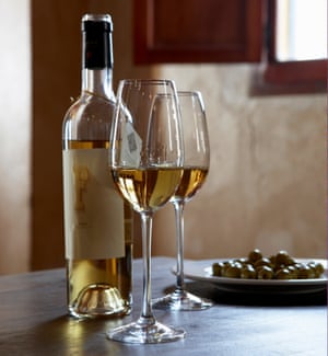 In summer, focus on the lighter styles of sherry for an alternative summer pick-me-up.