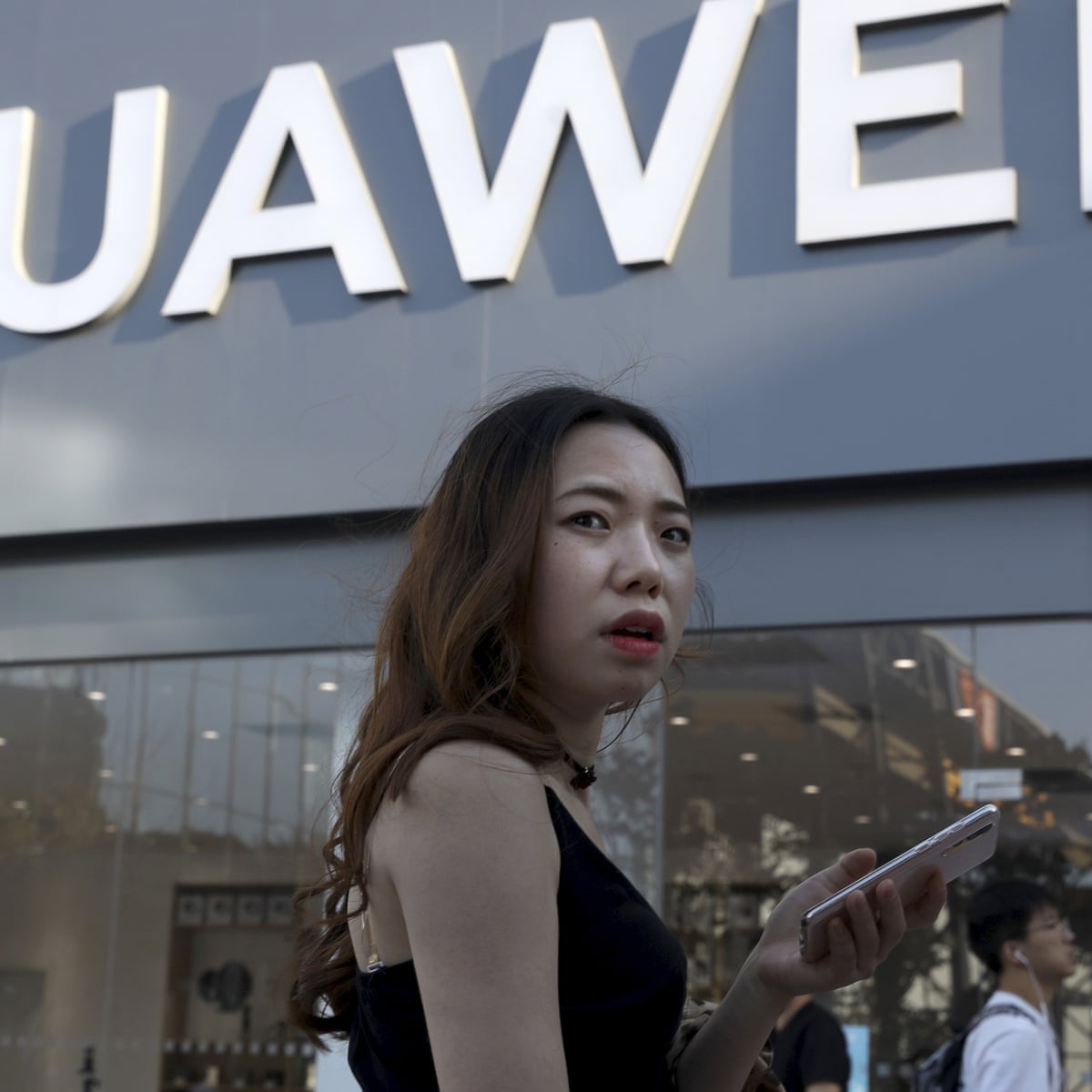 google blocks huawei access to android