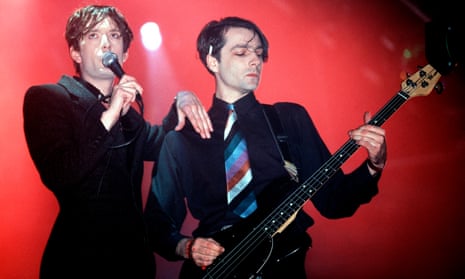 Steve Mackey performing with Jarvis Cocker in Pulp.
